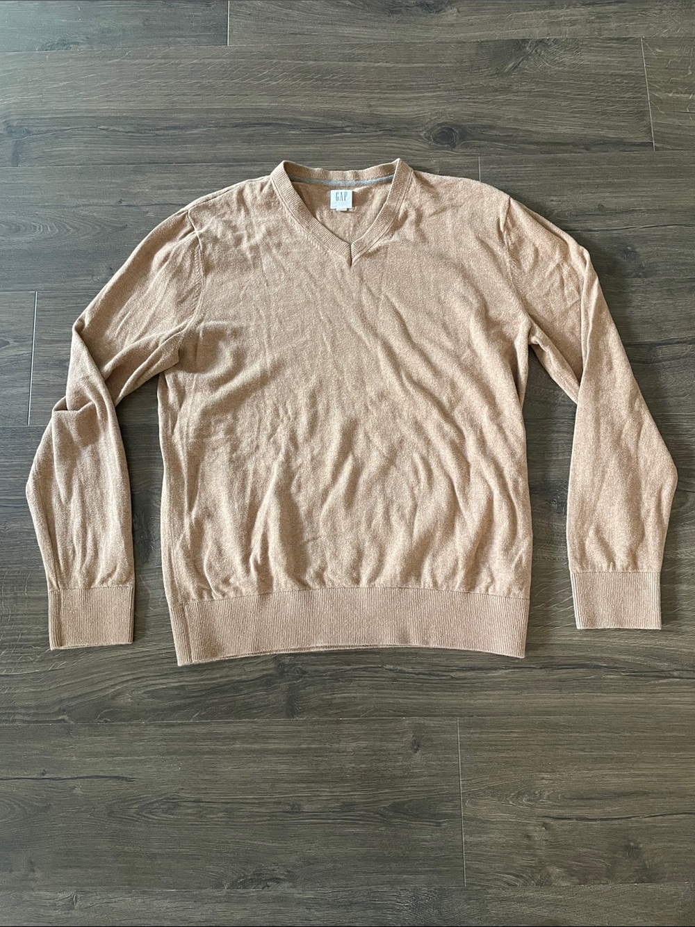 GAP Men's Long Sleeve Tan V-Neck Sweater, Size Medium 
100% Cotton